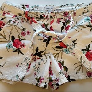 Liz Claiborne Floral Women's Shorts - White and Pink
